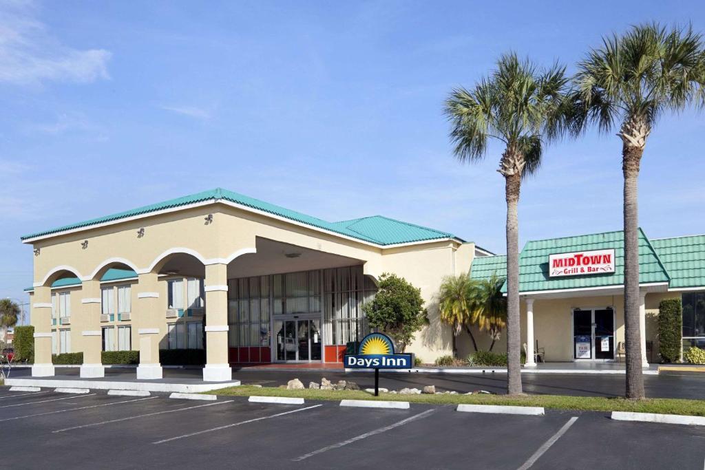 Days Inn by Wyndham Fort Pierce Midtown Main image 1